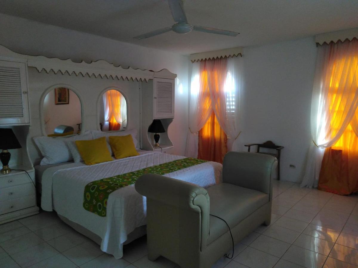 Diamond Villa Guest House Montego Bay Buitenkant foto