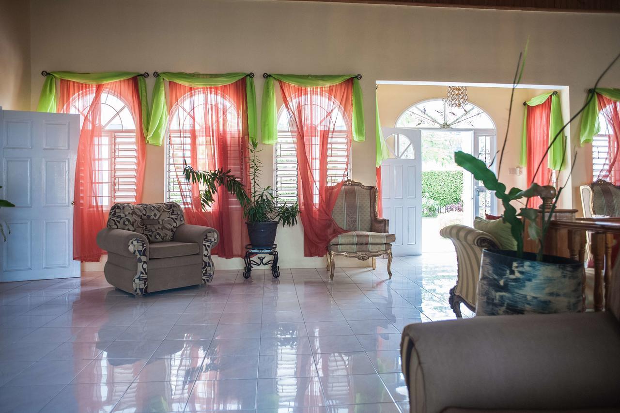 Diamond Villa Guest House Montego Bay Buitenkant foto