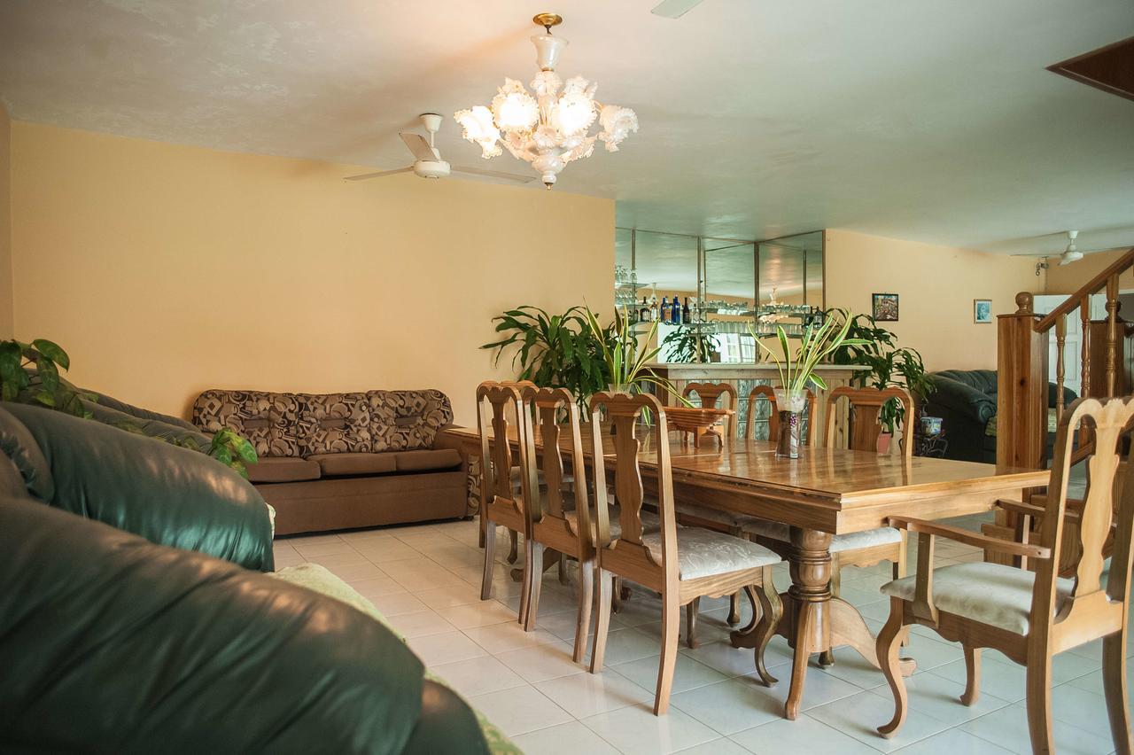 Diamond Villa Guest House Montego Bay Buitenkant foto