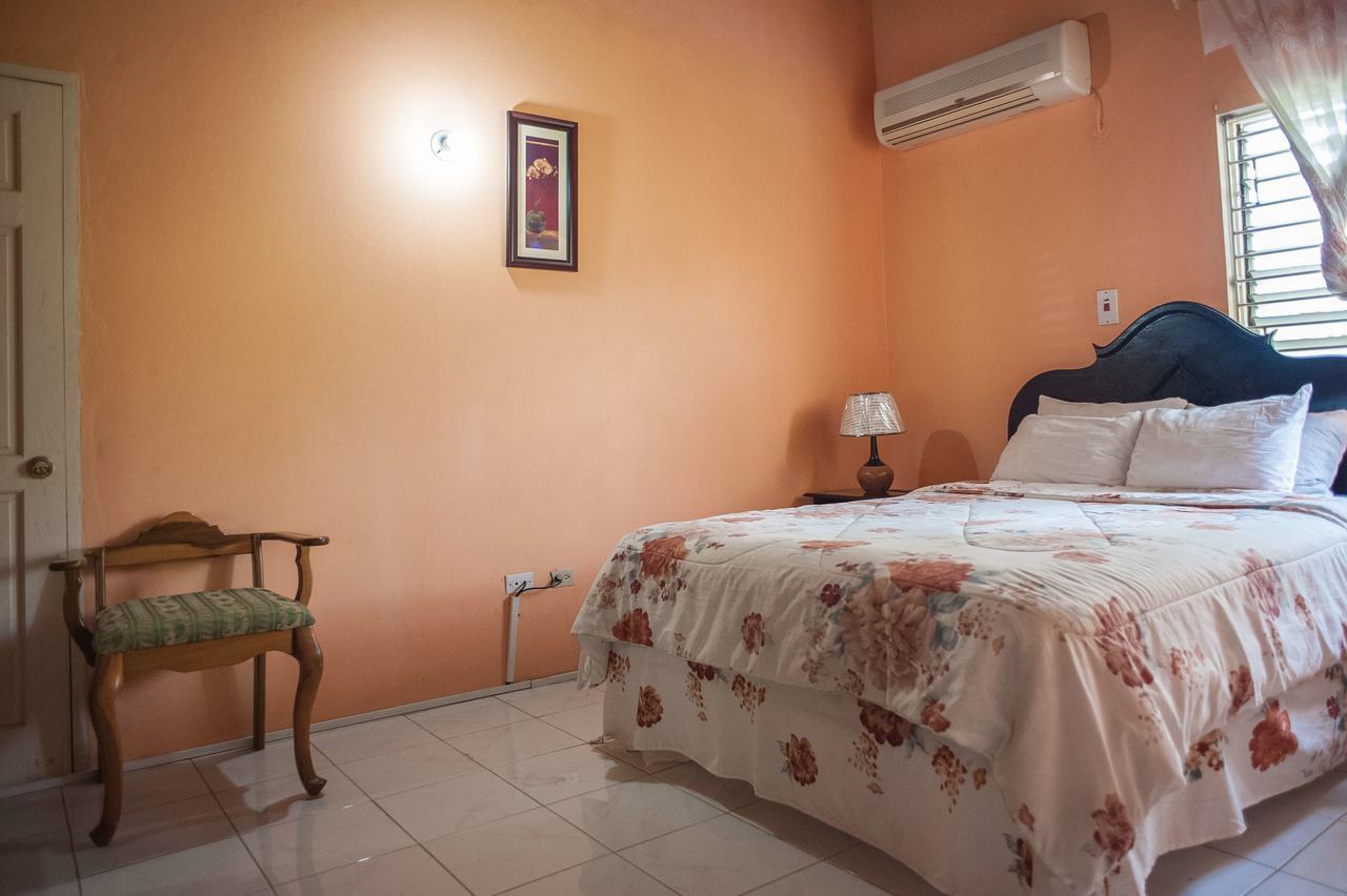 Diamond Villa Guest House Montego Bay Buitenkant foto
