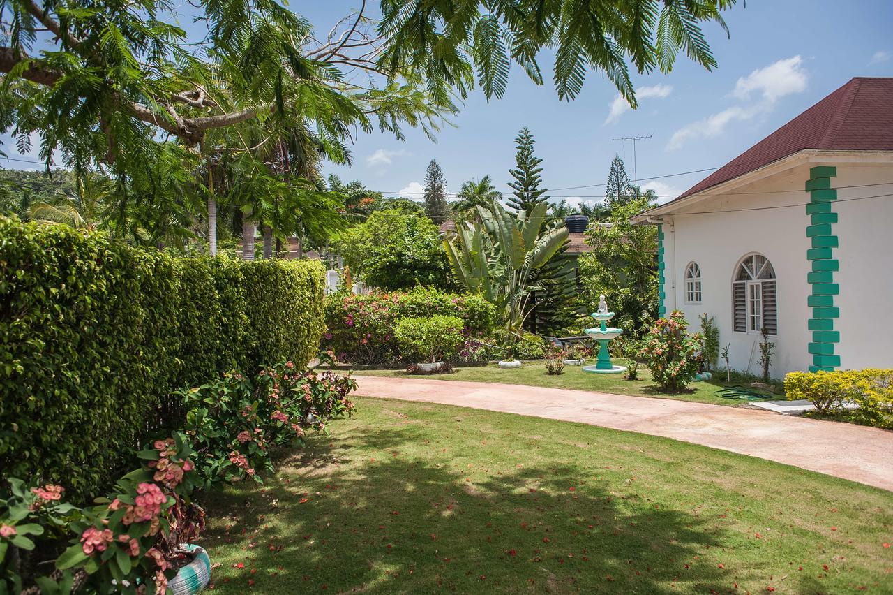 Diamond Villa Guest House Montego Bay Buitenkant foto