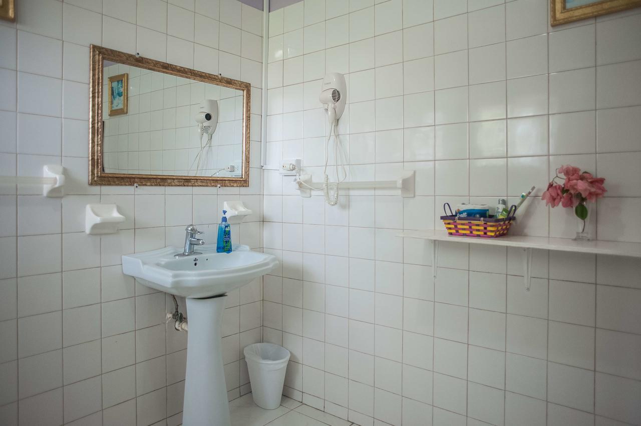 Diamond Villa Guest House Montego Bay Buitenkant foto