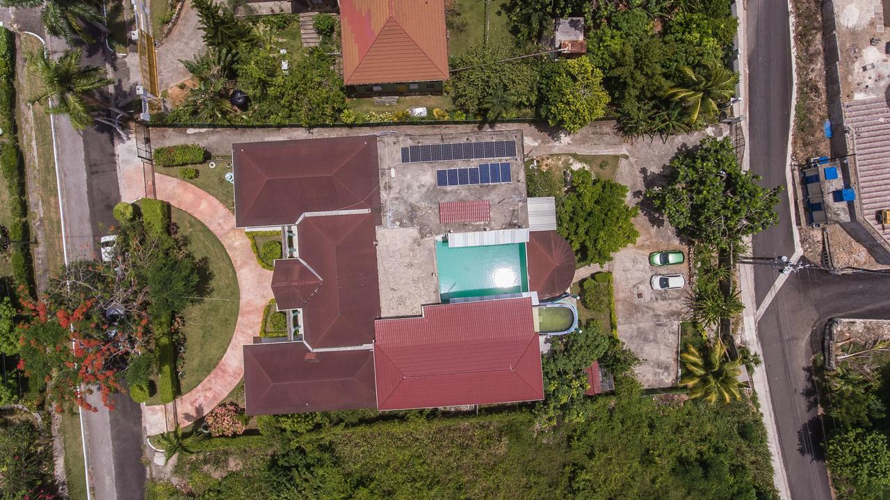 Diamond Villa Guest House Montego Bay Buitenkant foto