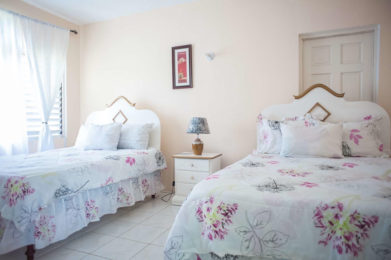 Diamond Villa Guest House Montego Bay Buitenkant foto